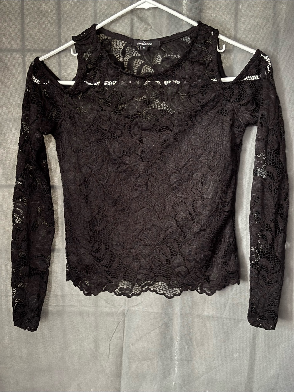 Juniors S Black long sleeve lacey floral pattern crop top cold shoulder Ambiance
